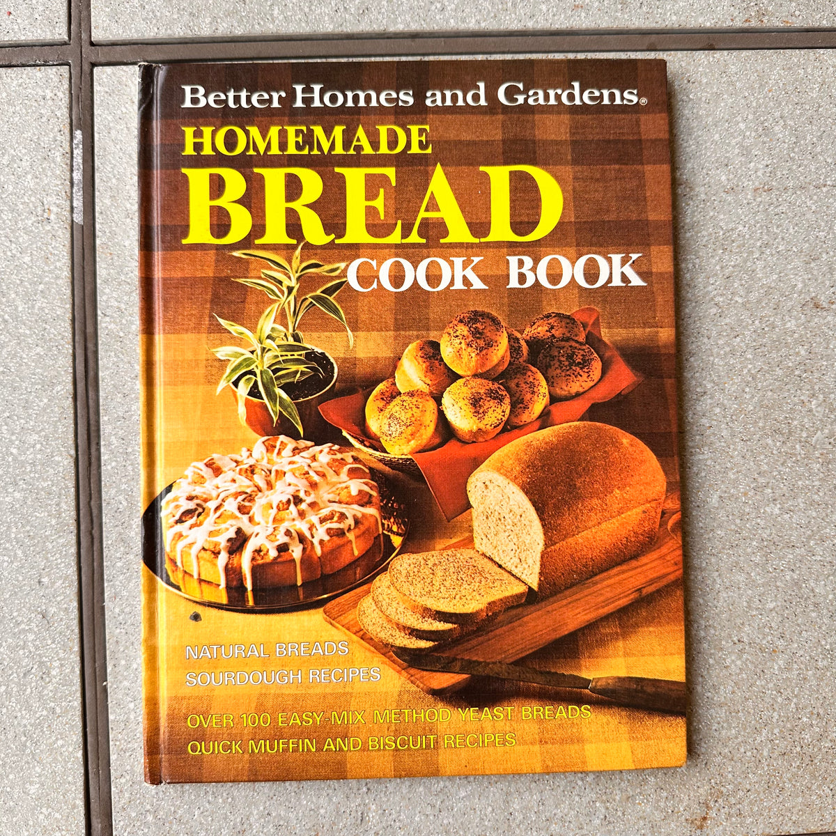 Better Homes and Gardens assorted cook books