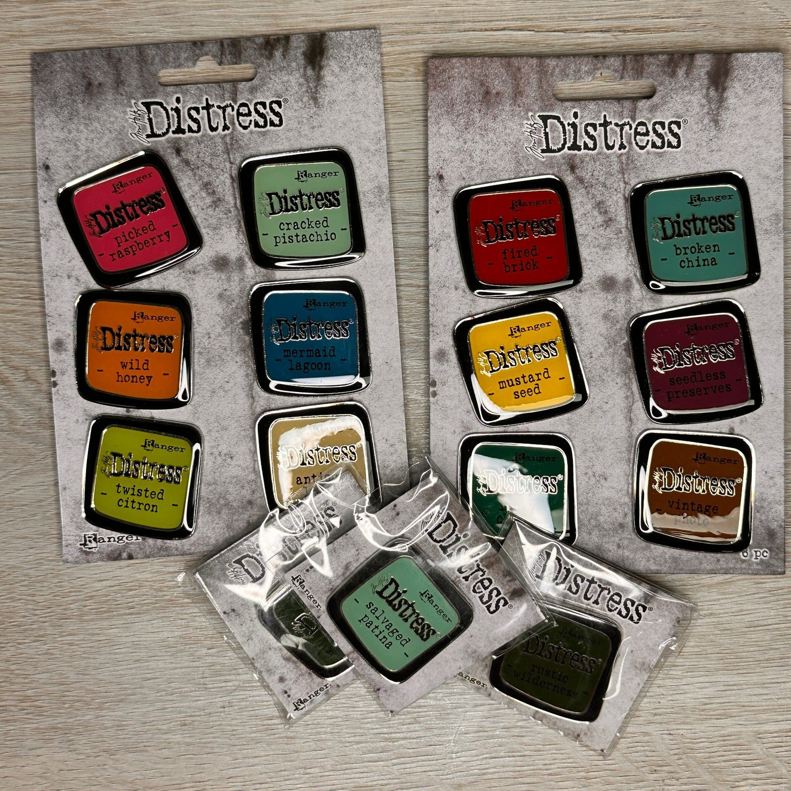 Distress Tim Holtz Pin