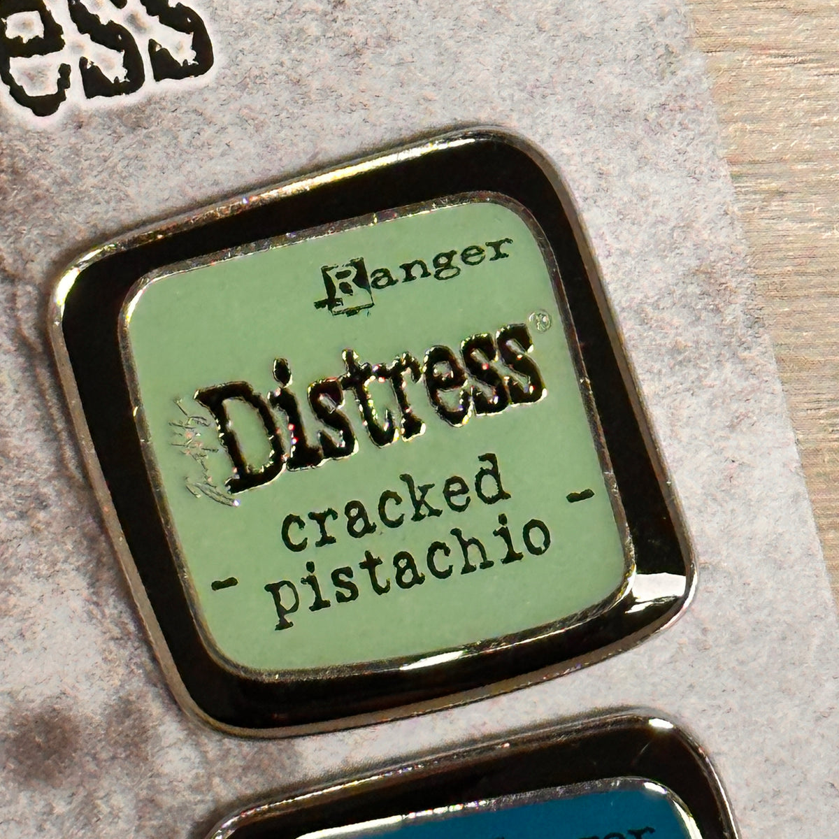 Distress Tim Holtz Pin