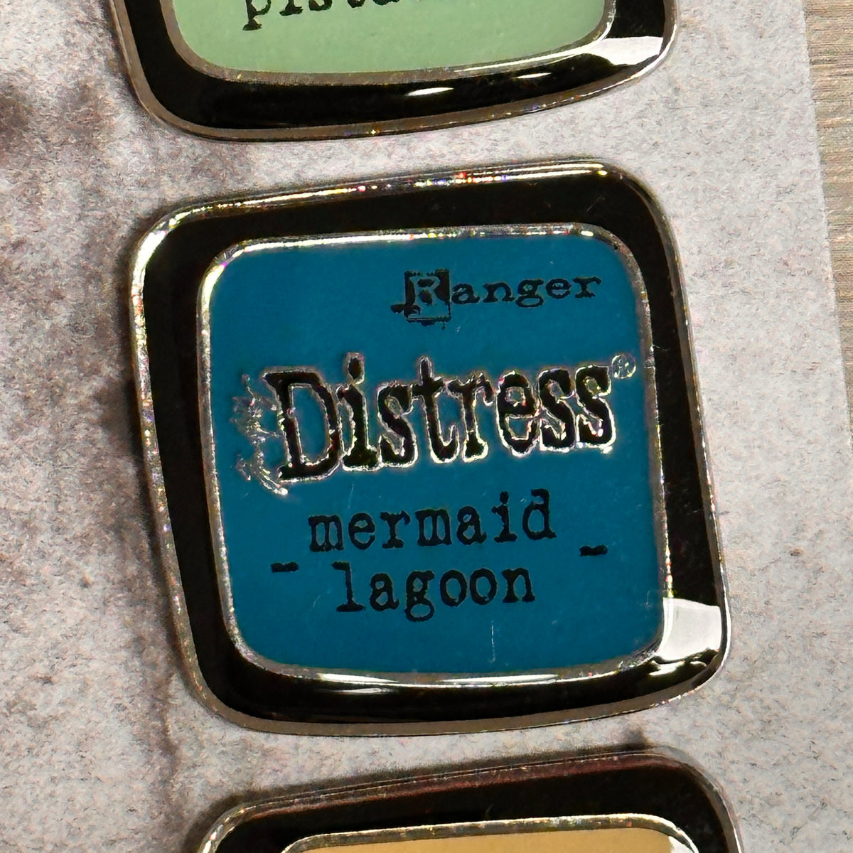 Distress Tim Holtz Pin