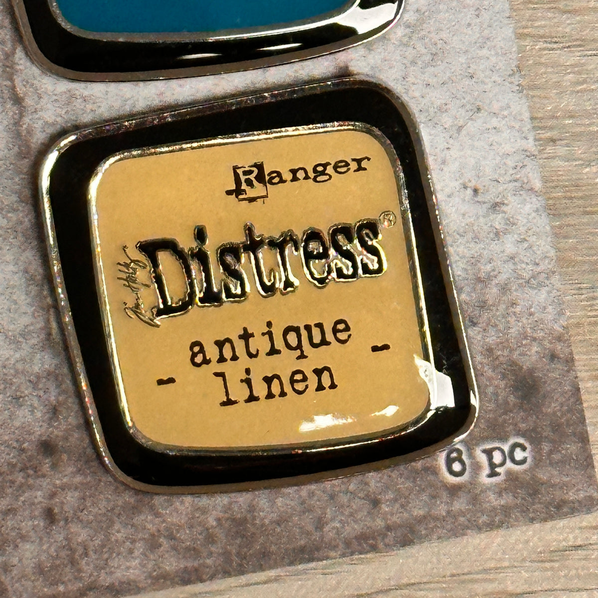Distress Tim Holtz Pin