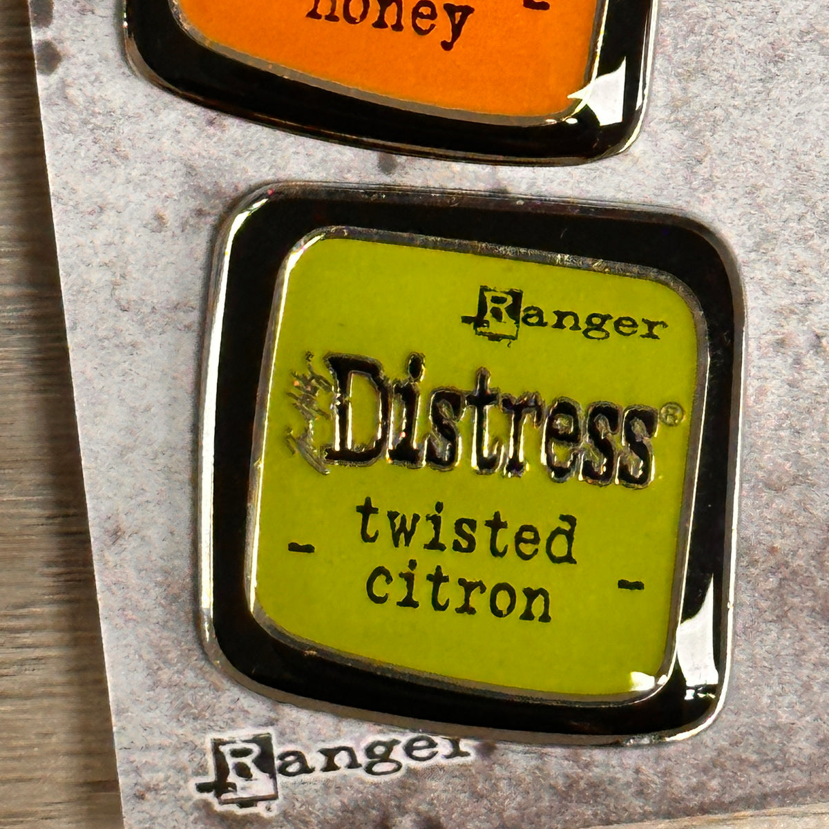 Distress Tim Holtz Pin