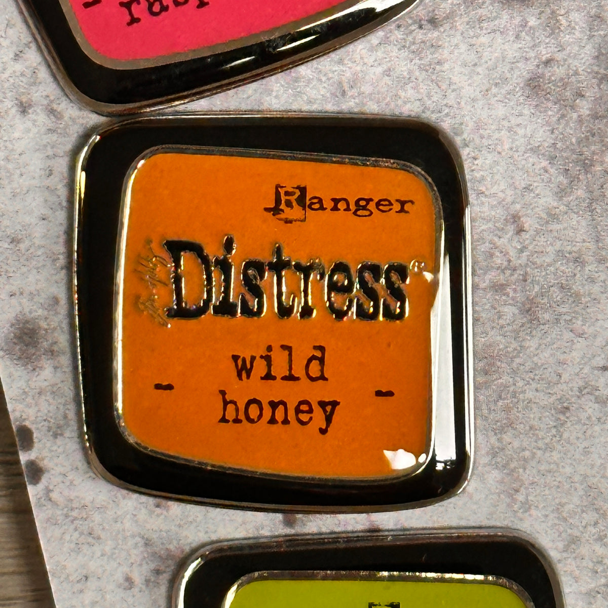 Distress Tim Holtz Pin