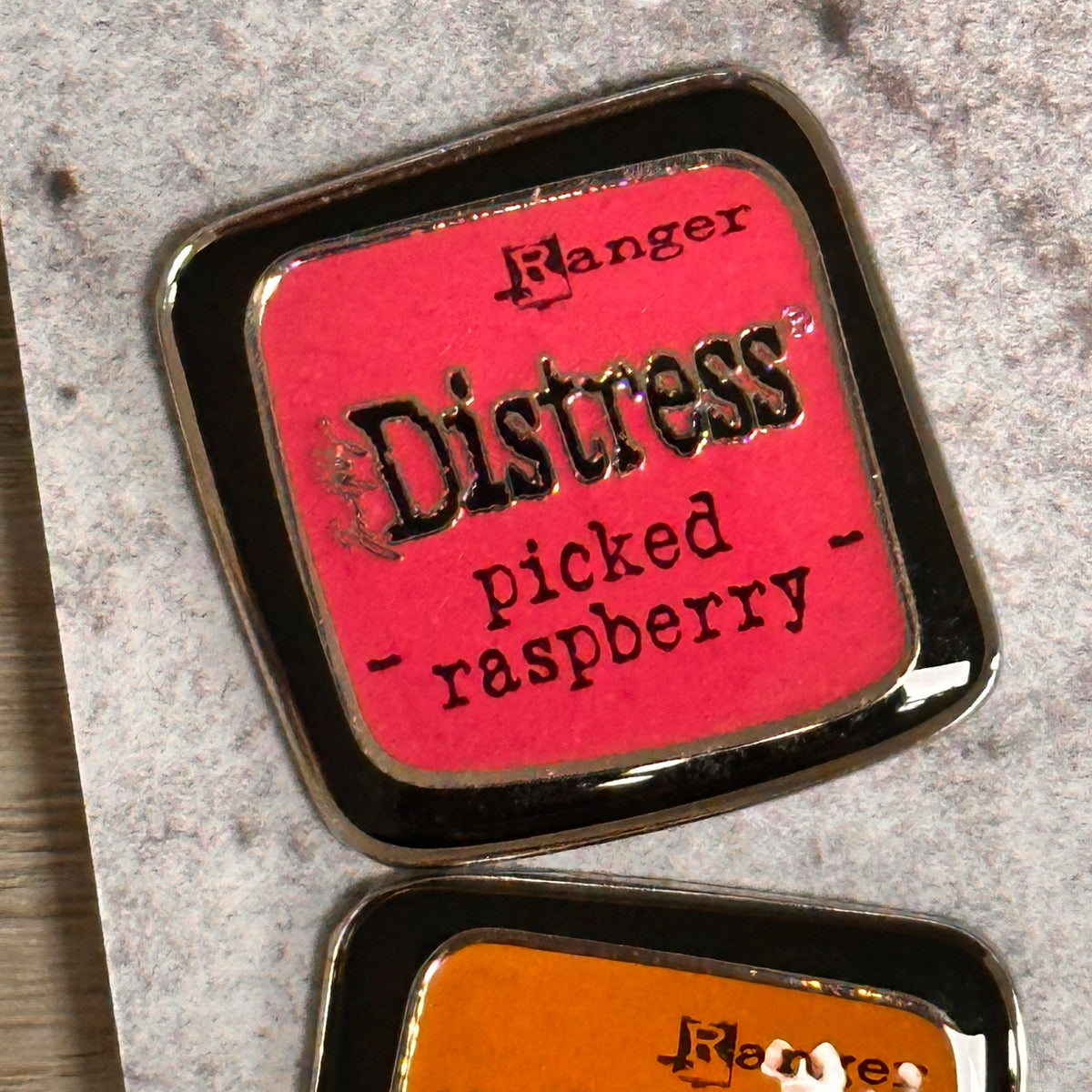 Distress Tim Holtz Pin