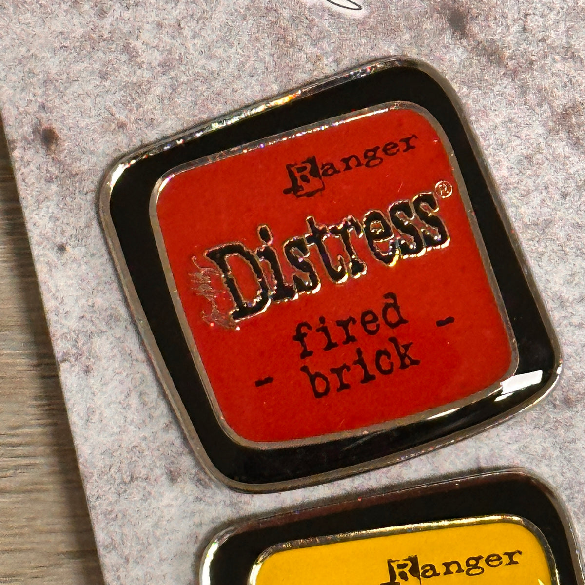 Distress Tim Holtz Pin
