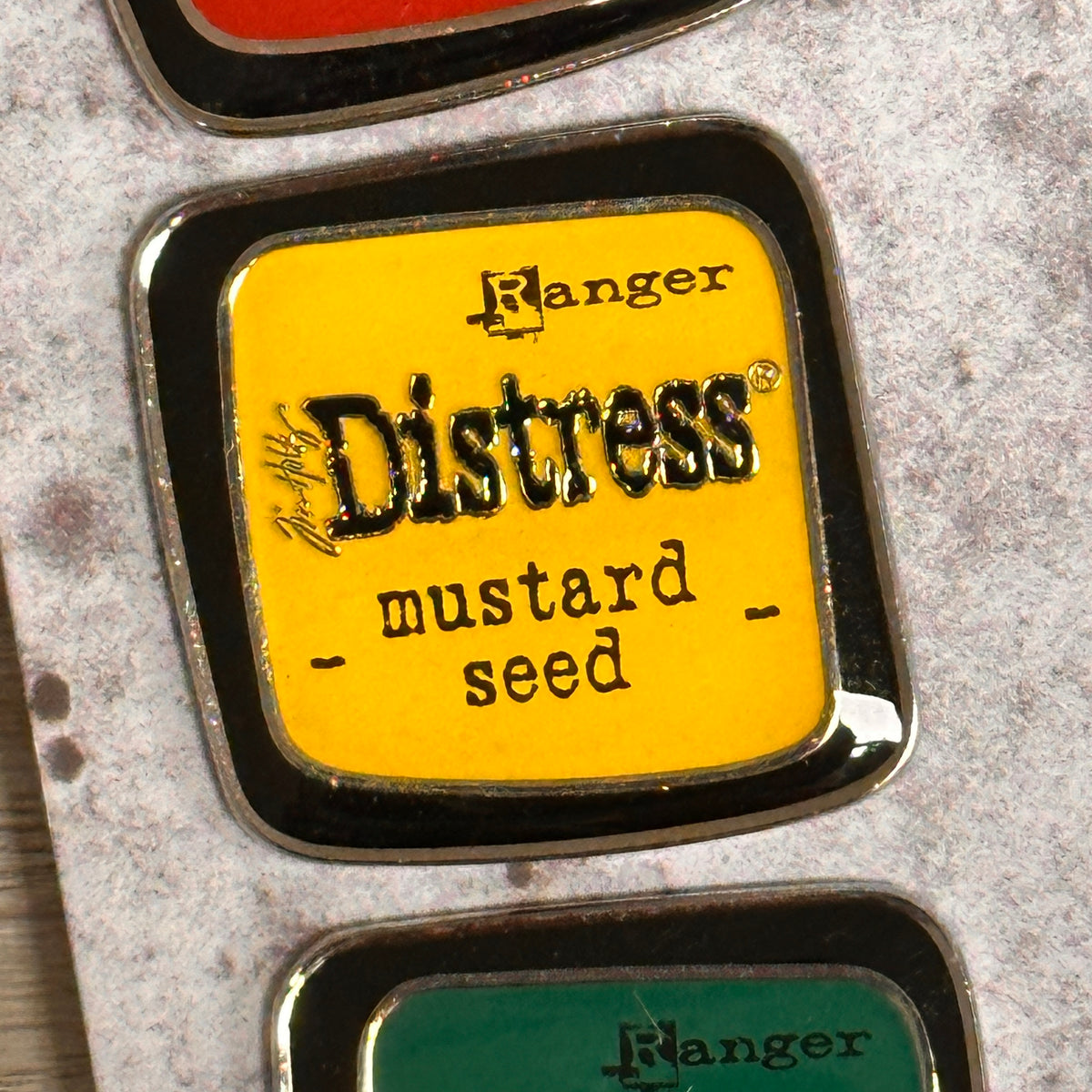 Distress Tim Holtz Pin