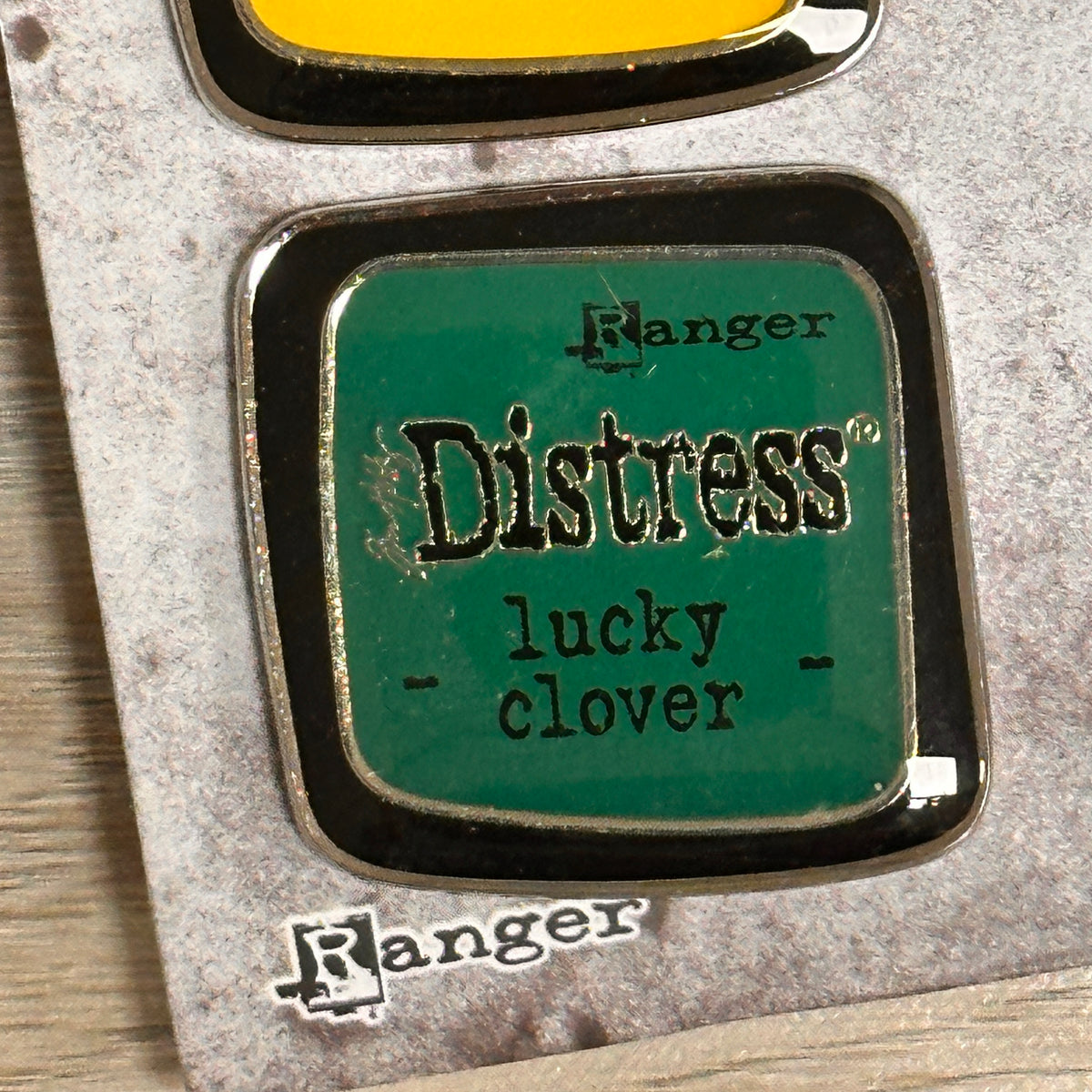 Distress Tim Holtz Pin