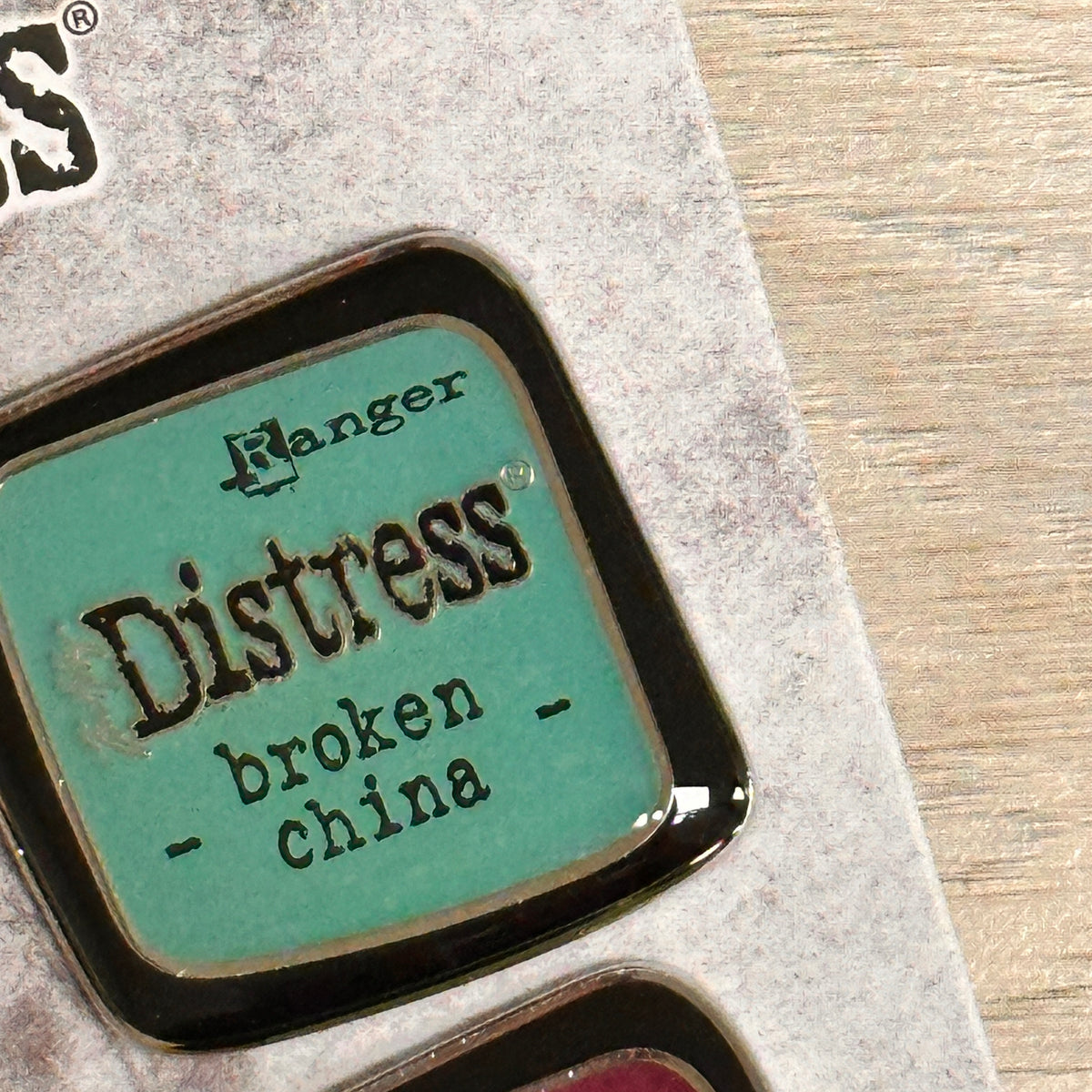 Distress Tim Holtz Pin
