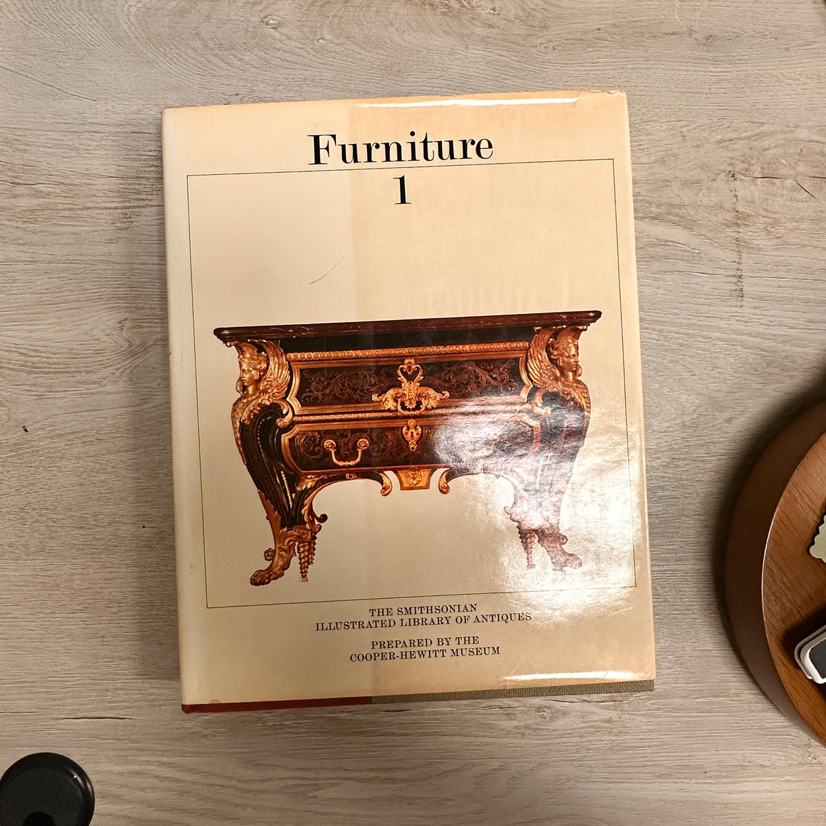 Smithsonian Illustrated Library of Antiques