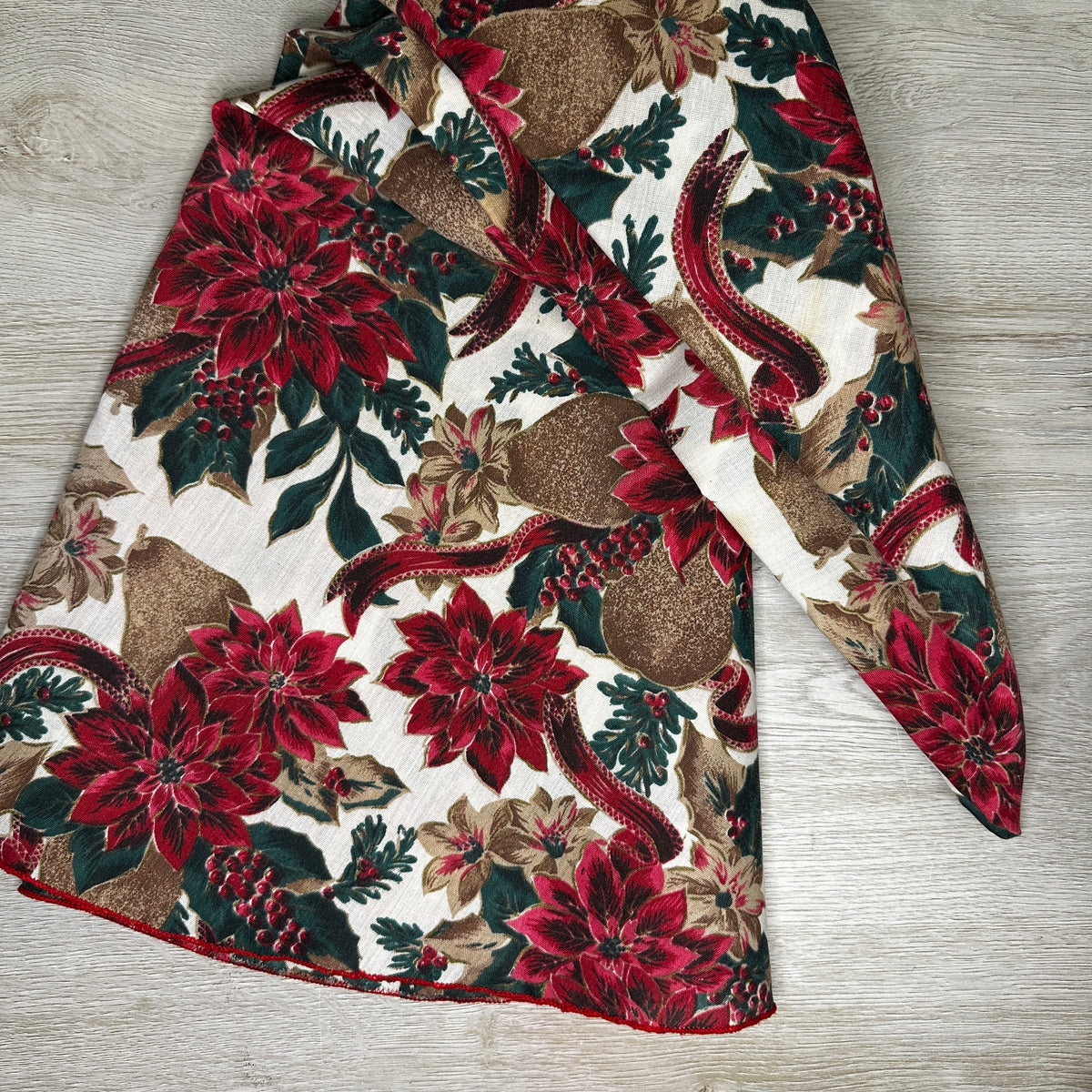 Poinsettia & Pears tablecloth - round