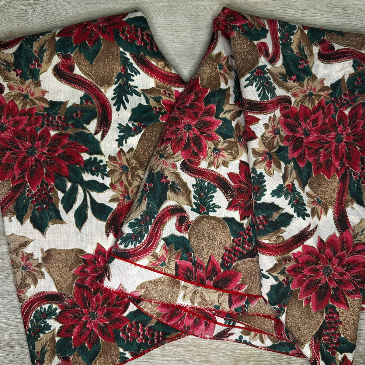 Poinsettia & Pears tablecloth - round