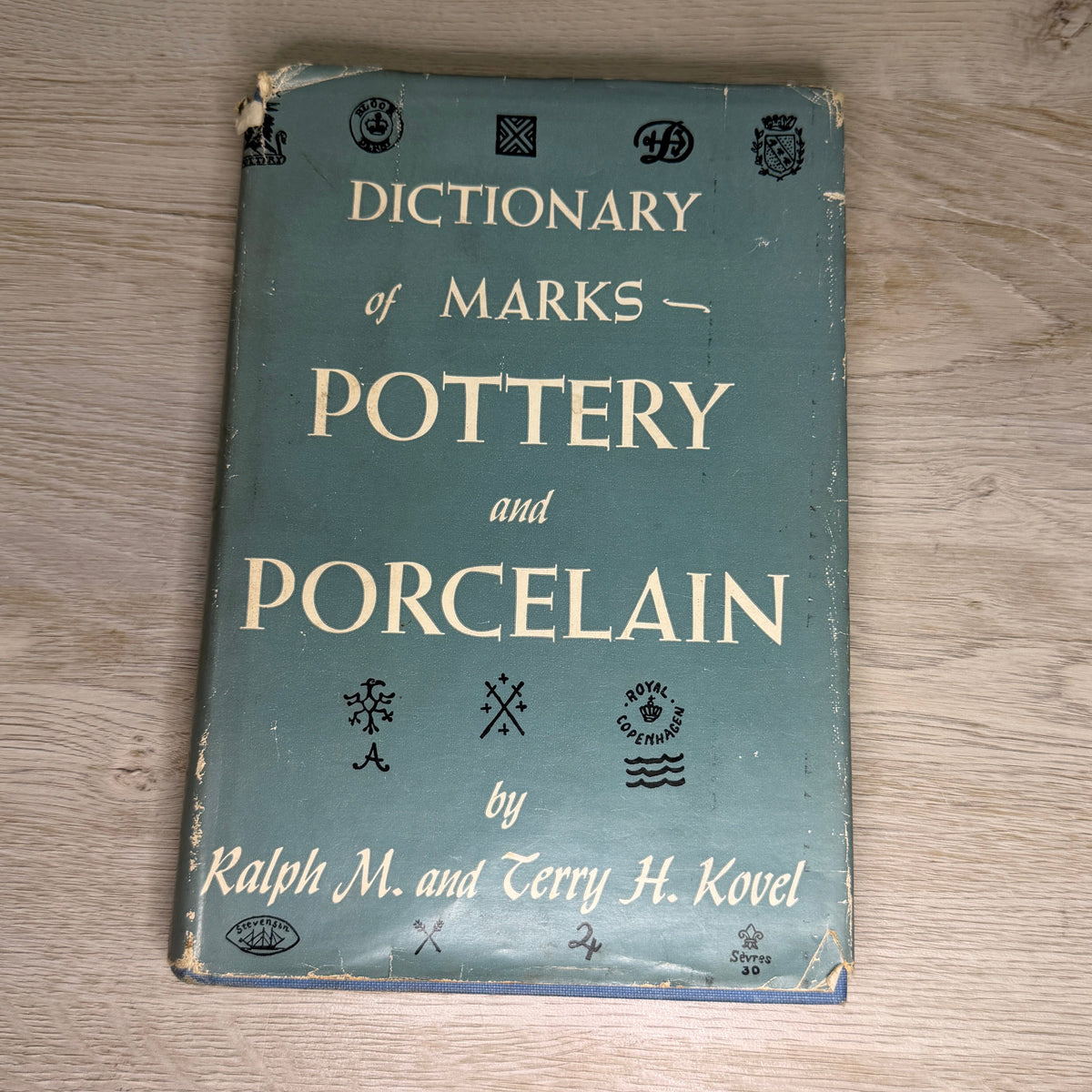 Dictionary of Marks - Pottery and Porcelain