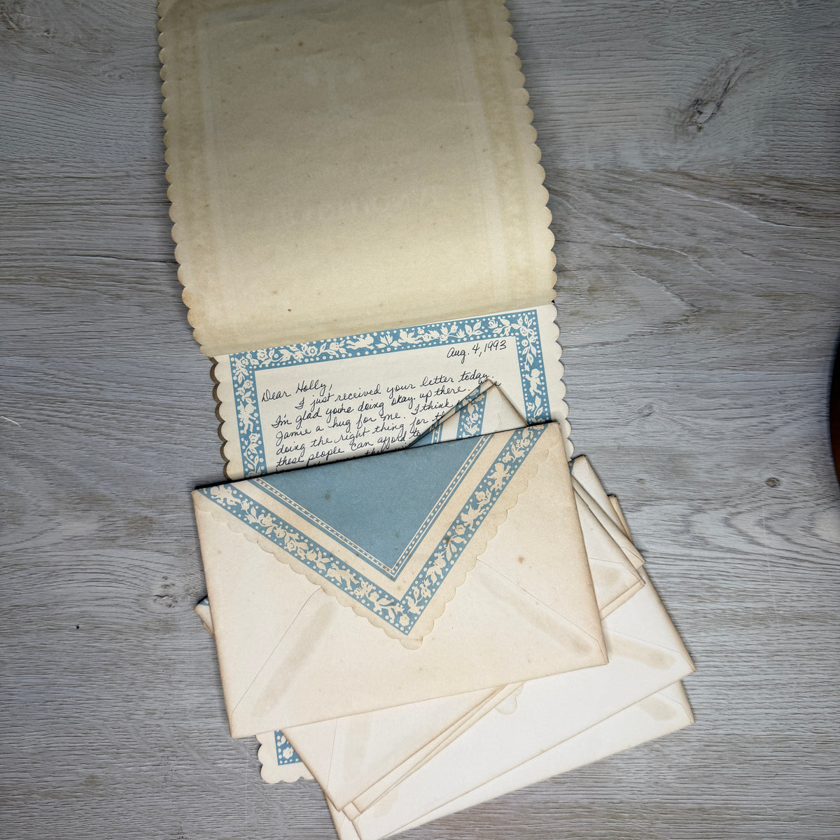 Traditional Scallop Letters stationery