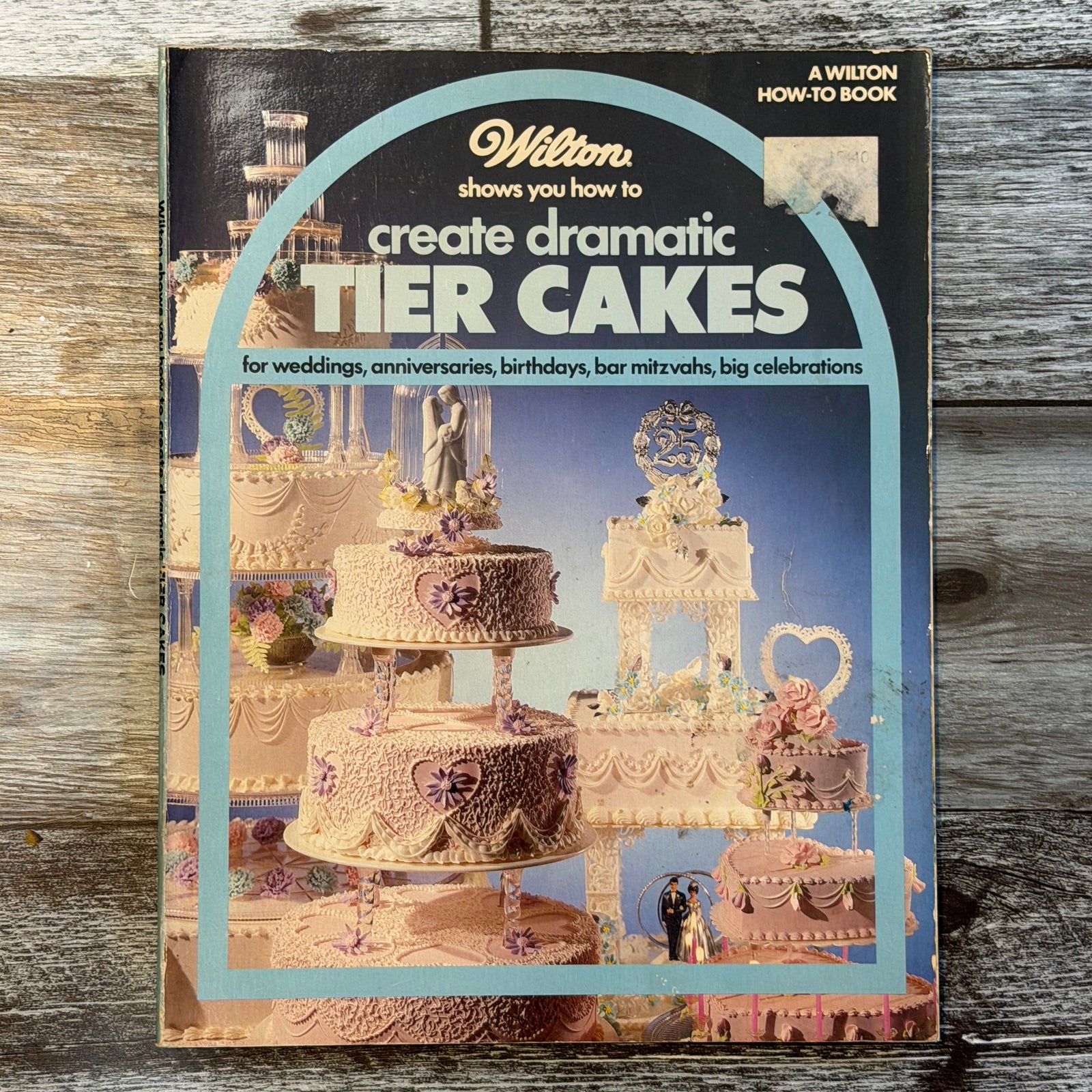 Wilton Create Dramatic Tier Cakes